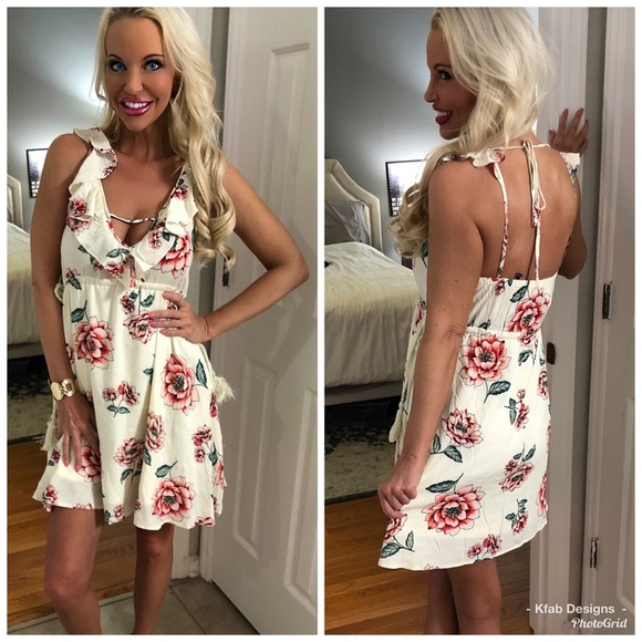 Dresses & Skirts - LAST 1! 🥰Ivory Floral Tunic Dress with Back Tie